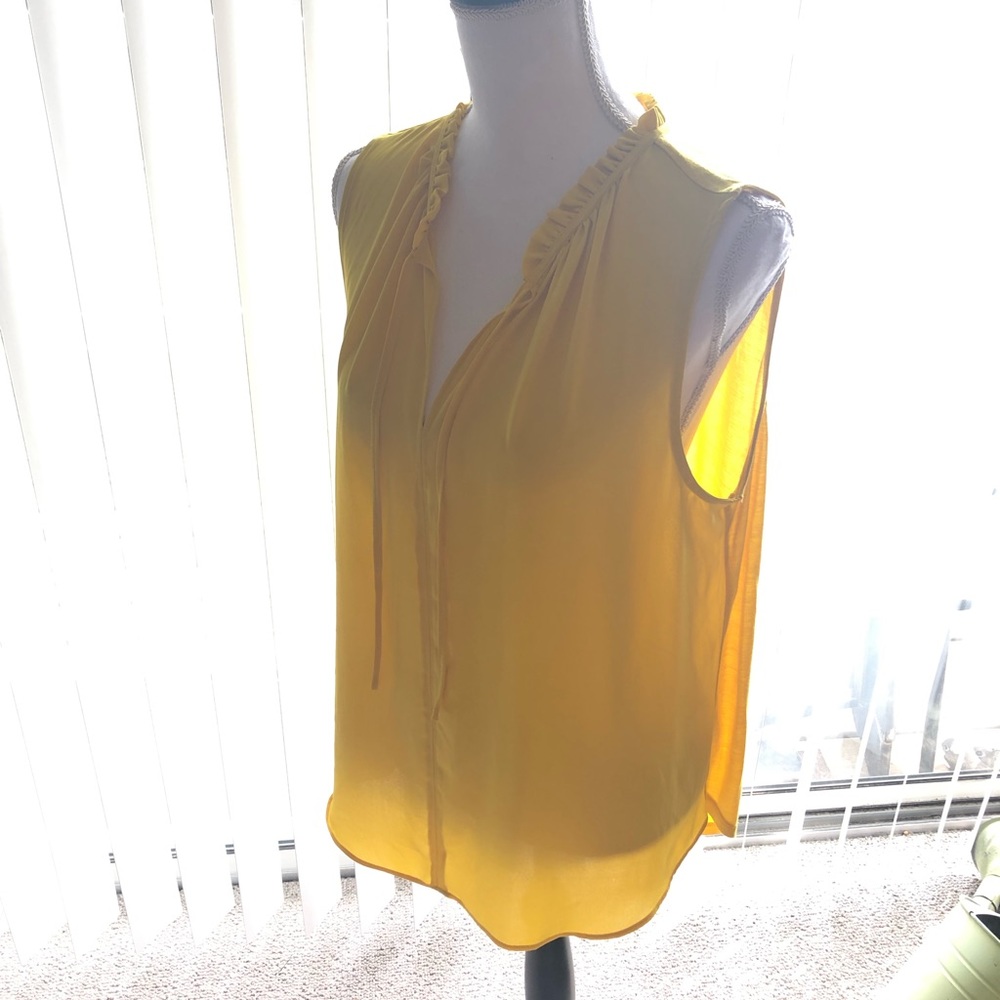 LOFT Sleeveless Ruffle Neck Blouse 💛